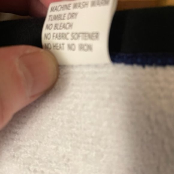 New York Giants Bud Light Jersey Towel.  Rare.  Blue front Giants NY Logo  NWOT - Picture 8 of 8